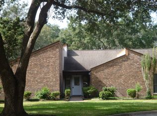 1 Inwood Cir, Bay City, TX 77414