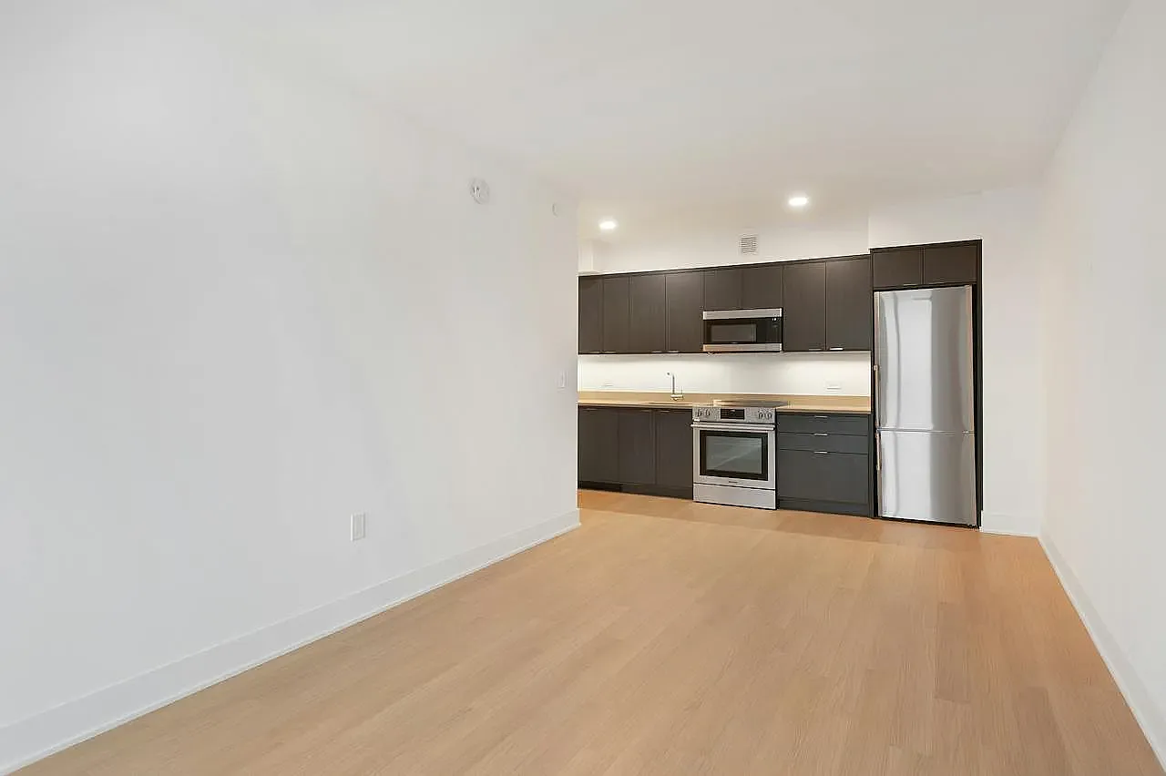 662 Pacific Street — Photo 4