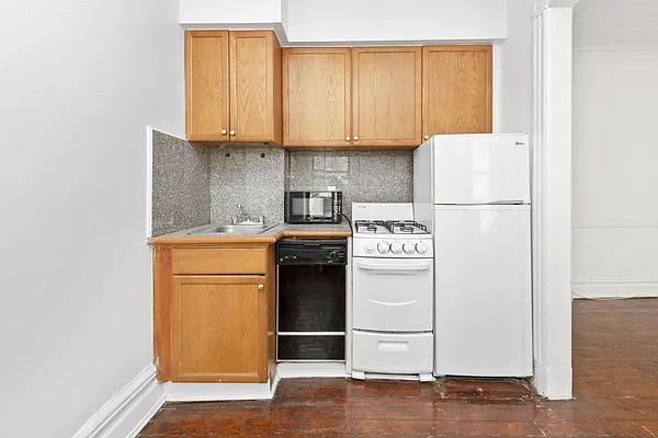 Rented by City Connections Realty | media 35