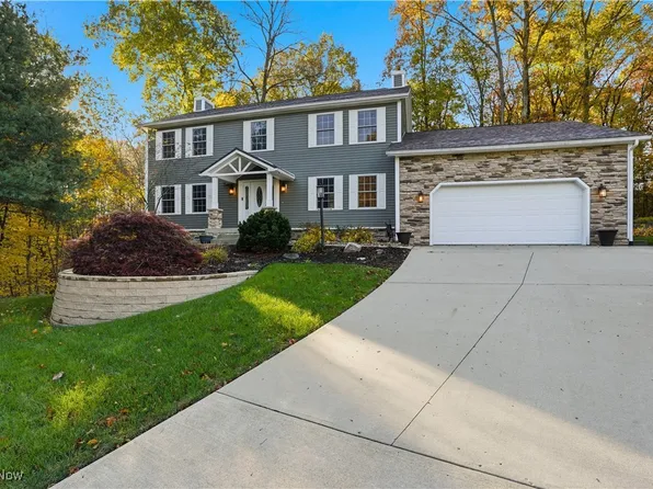 5180 Pine Valley Dr, Zanesville, OH 43701