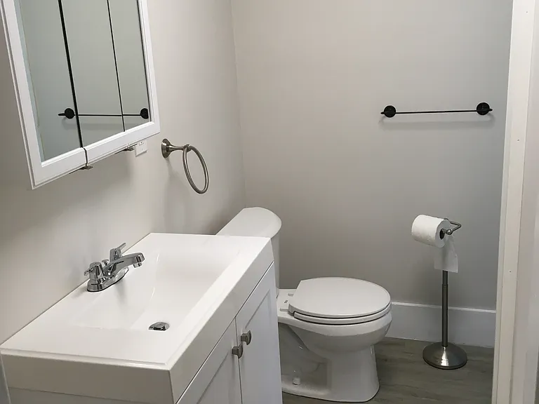 Academy Ave — Photo 11