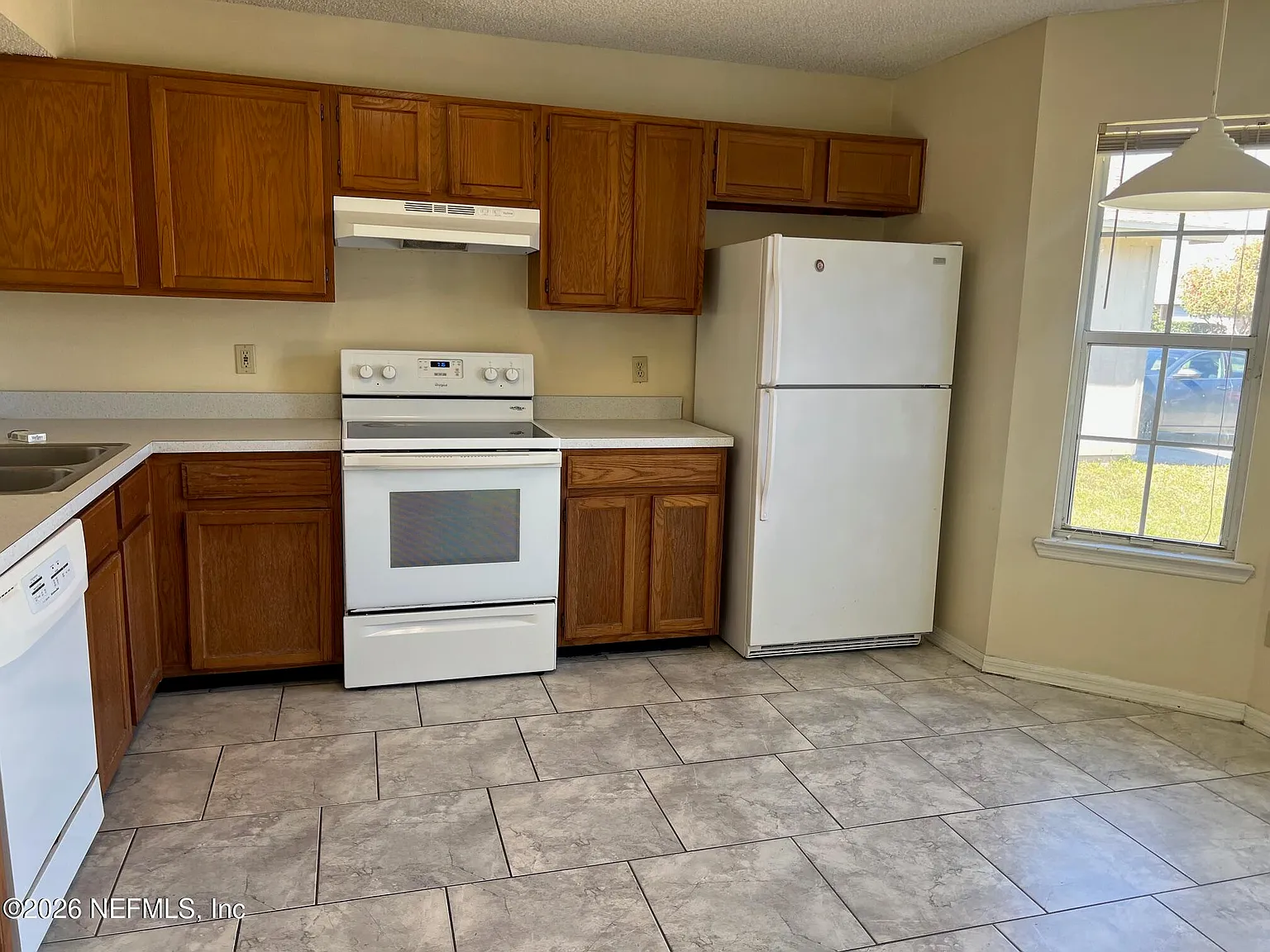 3 bed, 2.0 bath, 1460 sqft, $2,050 — Photo 4