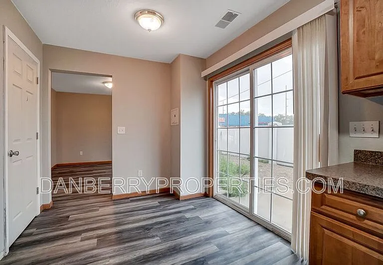 1127 N Byrne Rd #1 — Photo 27