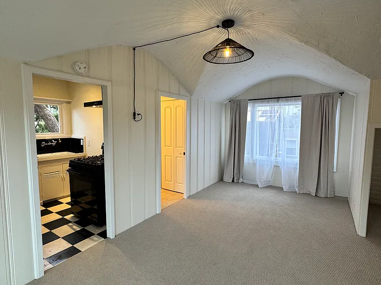 412 W Sola St #B — Photo 10
