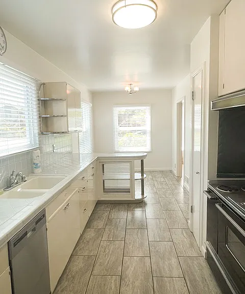 1100 2nd St — Photo 8
