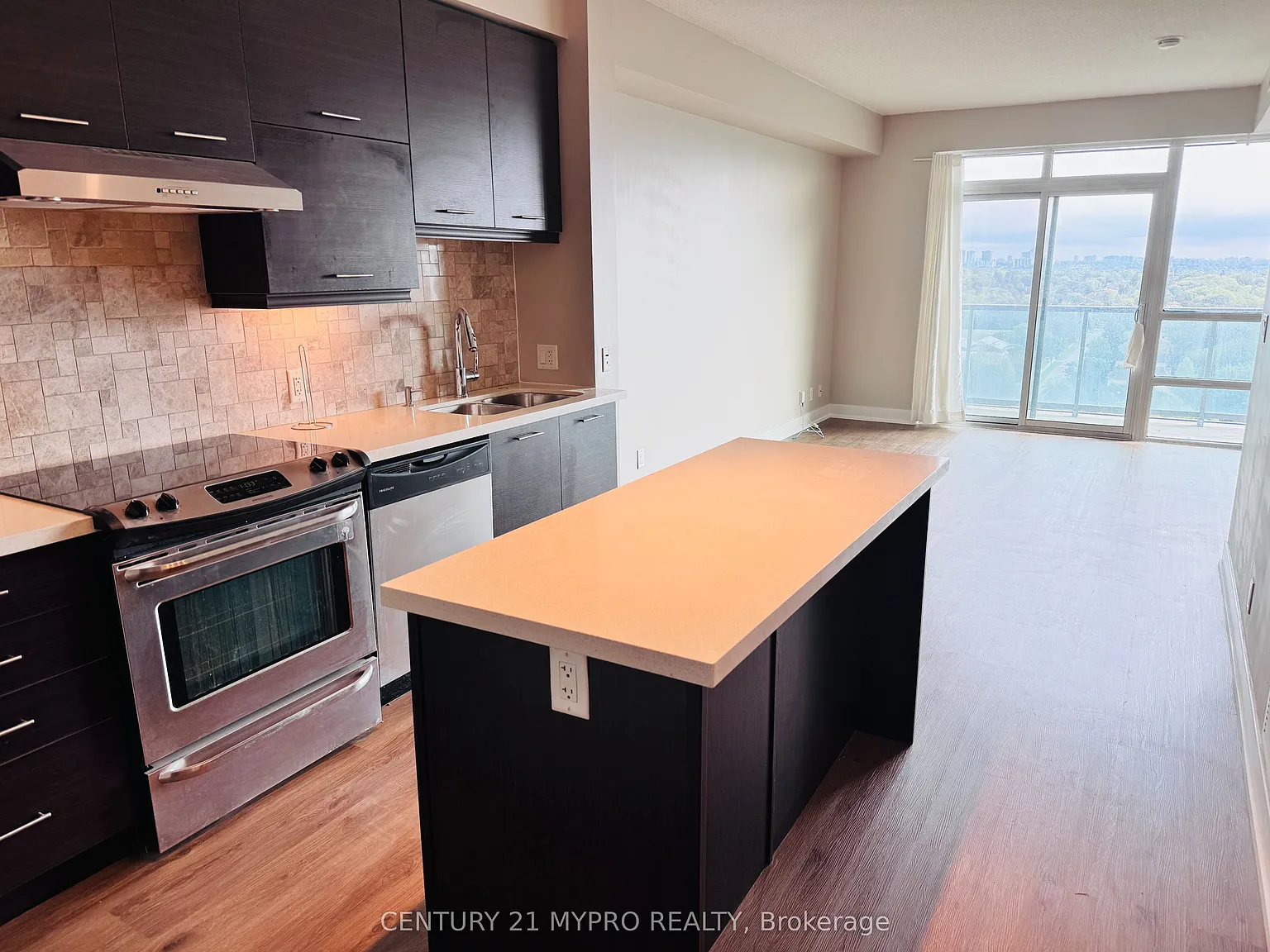 26 Norton Ave — Photo 3