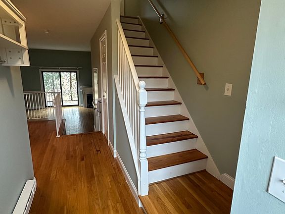 Entrance hallway w/coat closet
