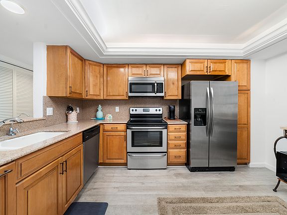 5th image of 2900 NE 14th Street Causeway #305