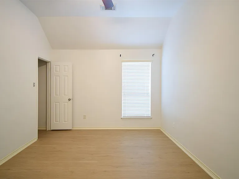 1511 Eden Meadows Dr — Photo 10