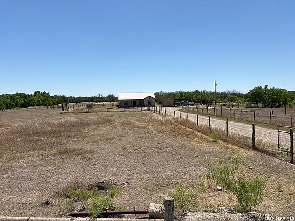 3rd image of 632 Mays Rd.