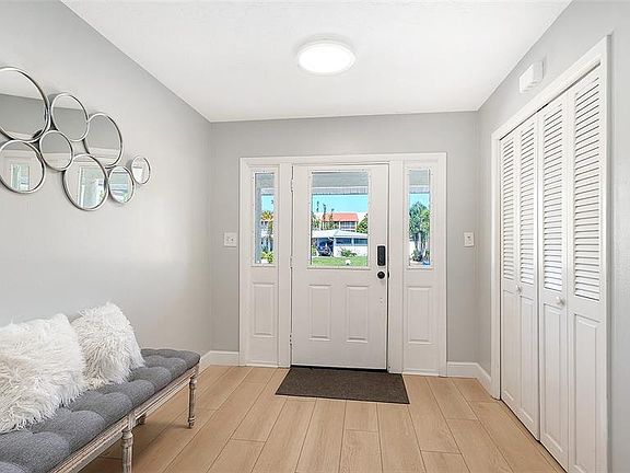 4th image of 6515 Colonial Dr