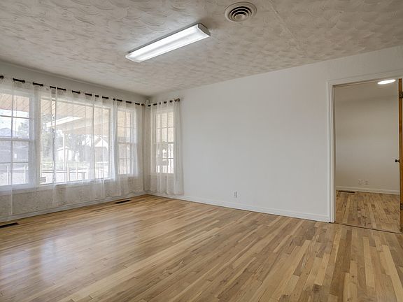 4th image of 905 10th St