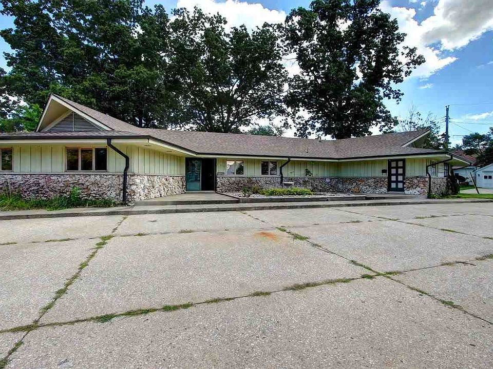 1st image of 130 S West Blvd