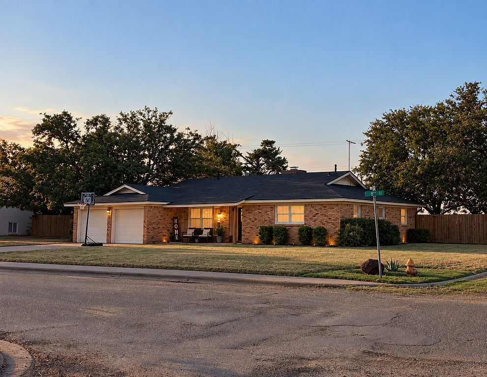 1900 N 8th St - Property Image