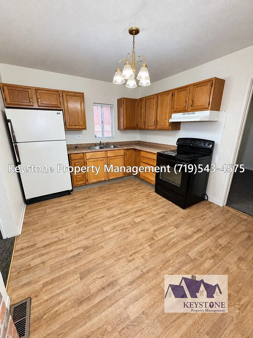 420 W 10th St — Photo 4