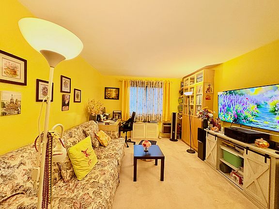 2nd image of 35 Lawrence Dr