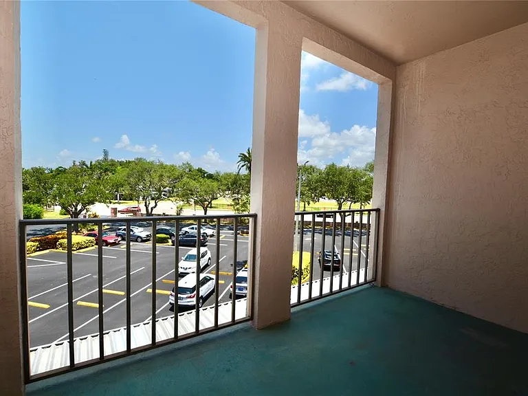 6150 Gulfport Blvd S — Photo 29