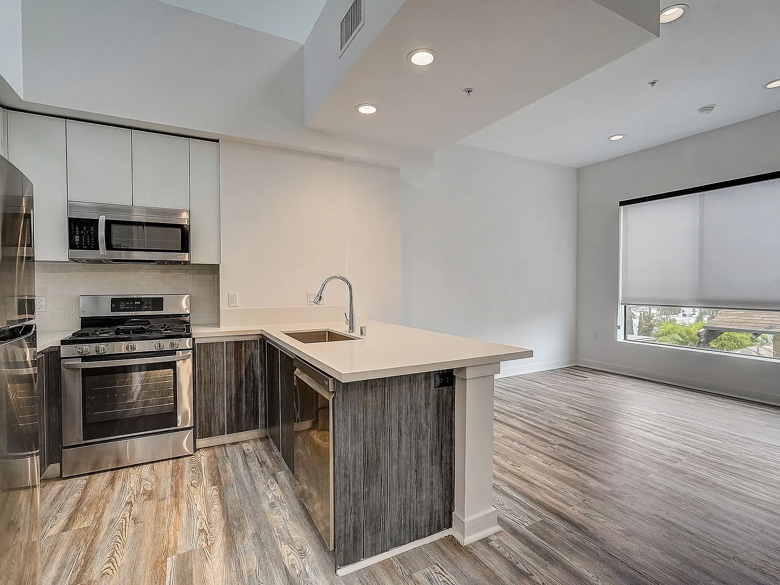 1 bed, 1.5 bath, 850 sqft, $2,400 — Photo 4