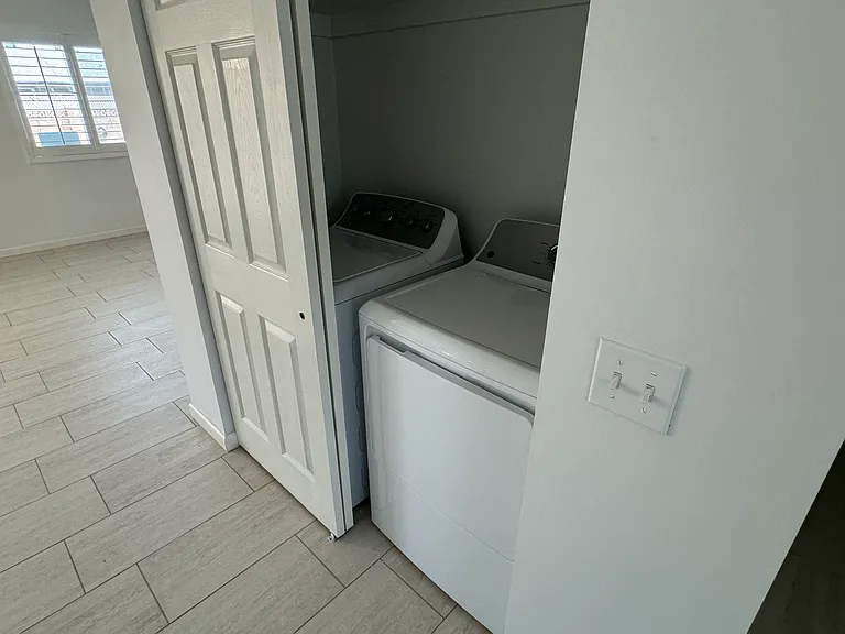 2062 E Orange St — Photo 8
