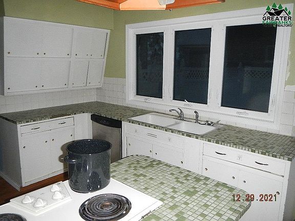 5th image of 1010 Kellum St