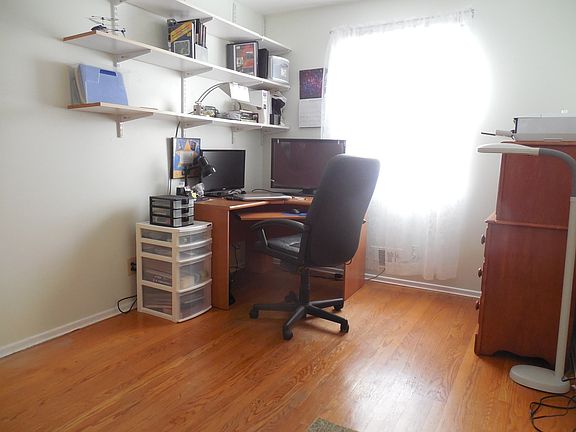 3rd image of 49 Yellowstone Dr