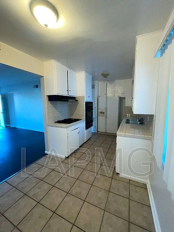 2 bed, 1.0 bath, $2,150 — Photo 3