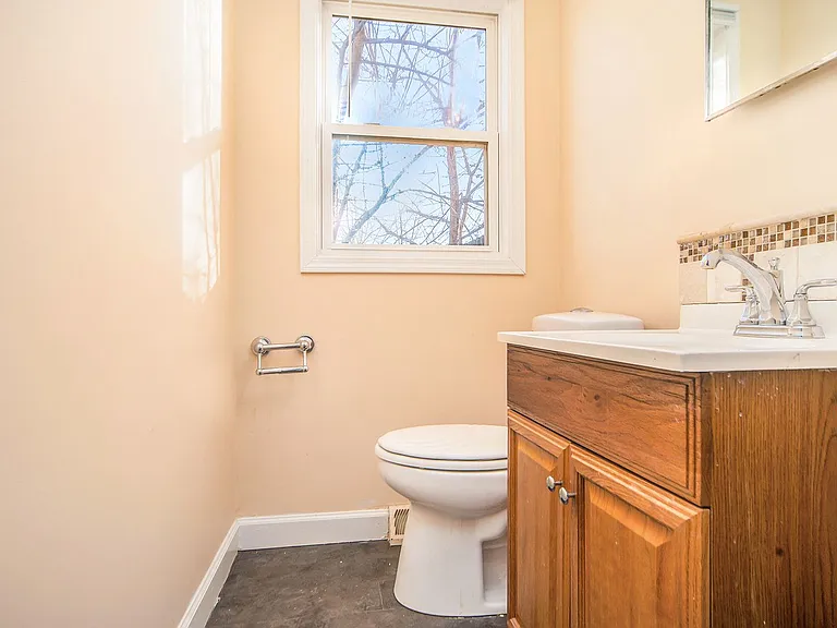 2538 Texel Dr N — Photo 5