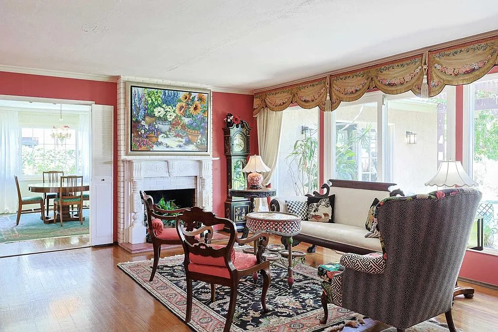 3 bed, 2.5 bath, 2335 sqft, $13,500 — Photo 3