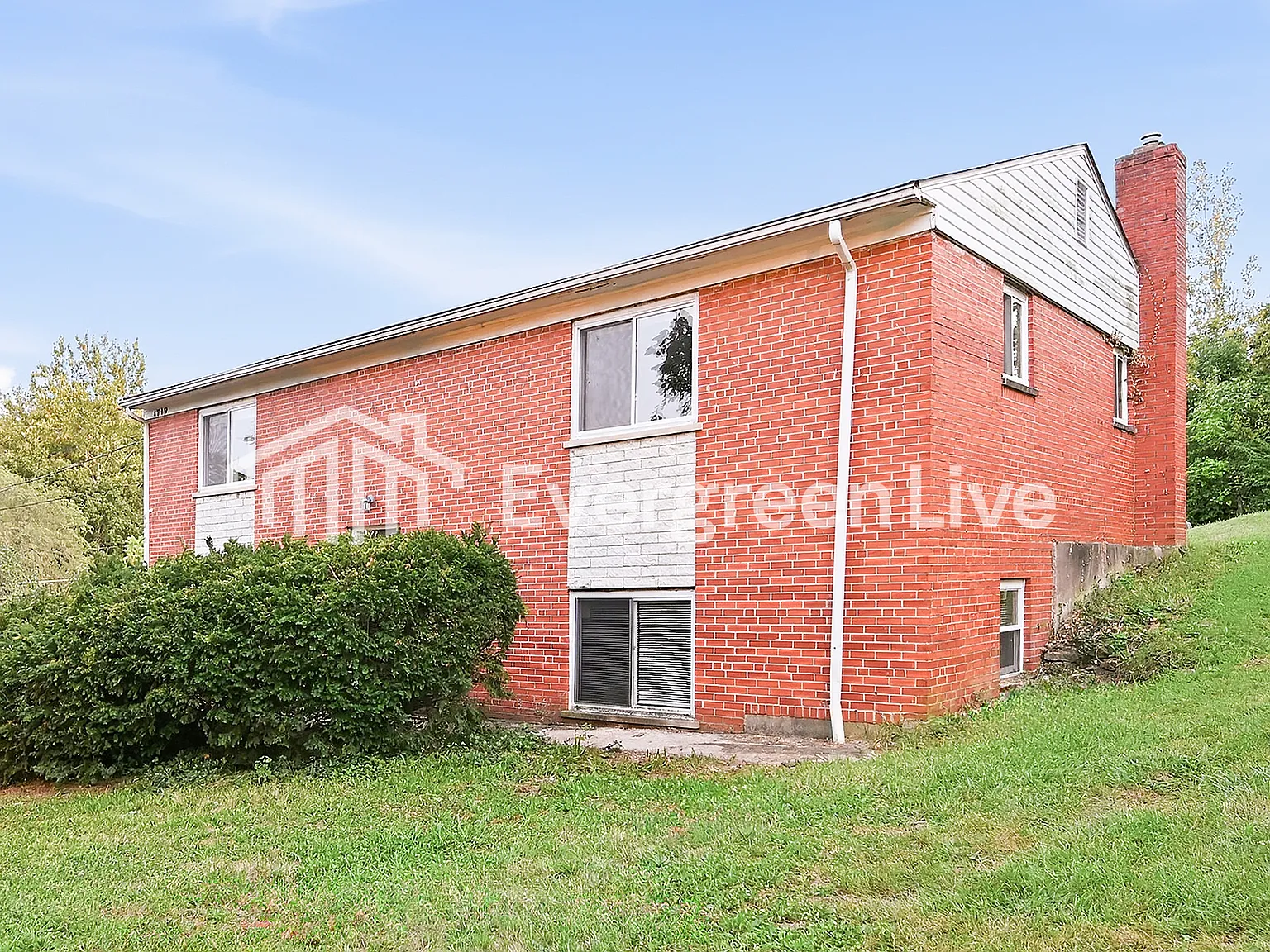 5 bed, 2.0 bath, 2240 sqft, $1,995 — Photo 1