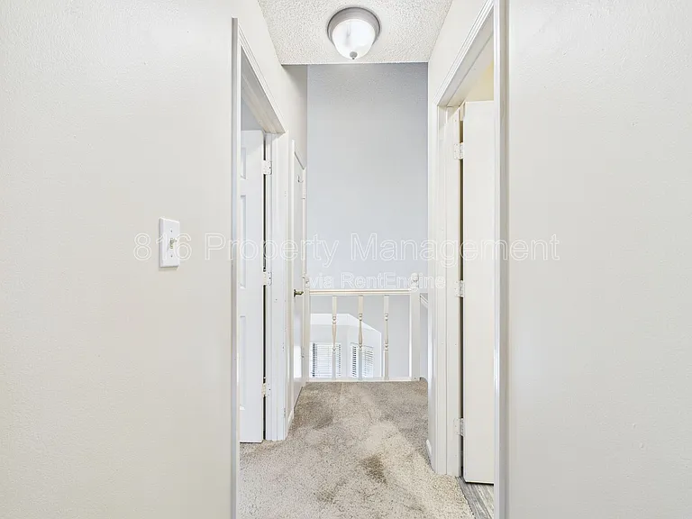 166 SW Robin Rd — Photo 13