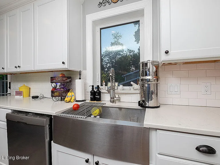 211 S Sherrin Ave — Photo 13