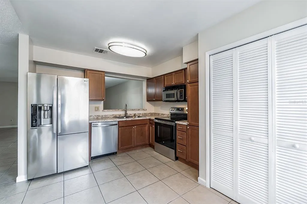 3 bed, 2.5 bath, 1358 sqft, $2,199 — Photo 4