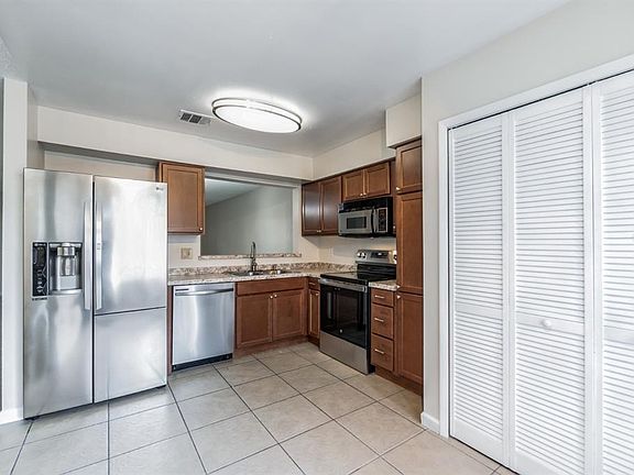 4th image of 2748 Candlewood Ct