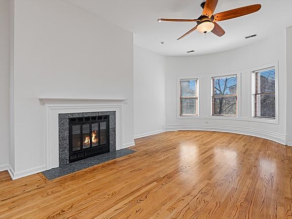 2nd image of 4059 N Sheridan Rd APT 3