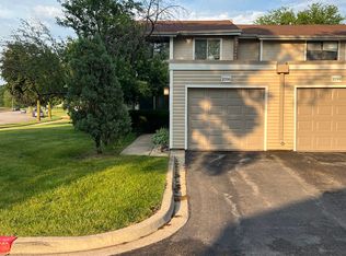 1096 Cascade Dr, Aurora, IL 60506