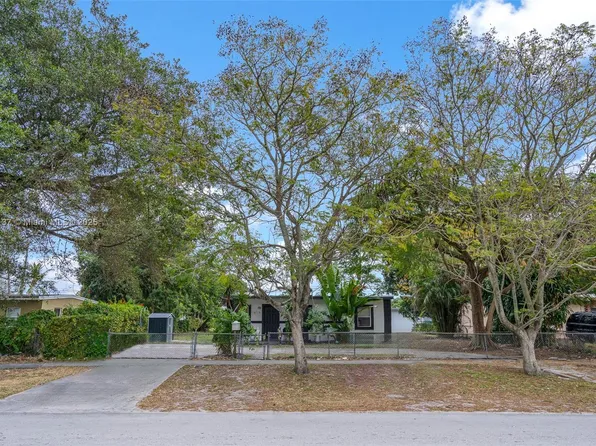 15925 E Bunche Park Dr, Miami Gardens, FL 33054