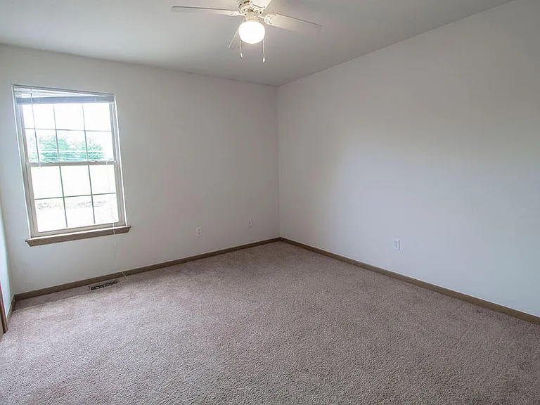 2119 Ballenger Ln — Photo 28