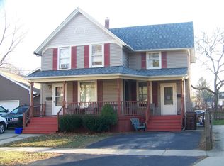 212 Grove St, Woodstock, IL 60098