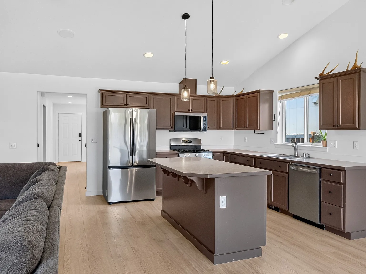 4 bed, 1730 sqft, $2,500 — Photo 4