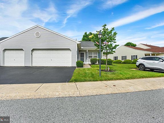 3rd image of 3014 Village Cir W