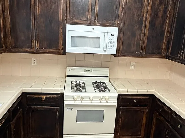 1339 Vine St — Photo 8