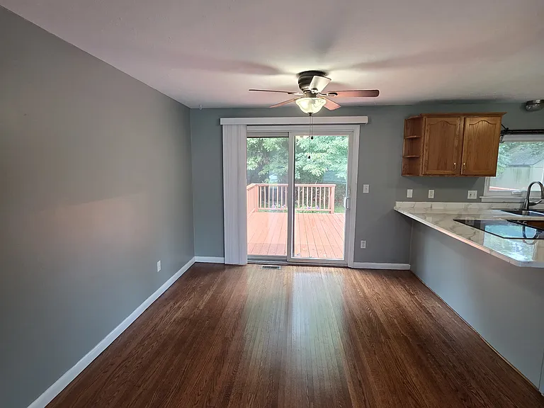 108 Amsden Dr — Photo 3