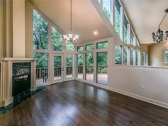 4th image of 774 N Ashwood Ave