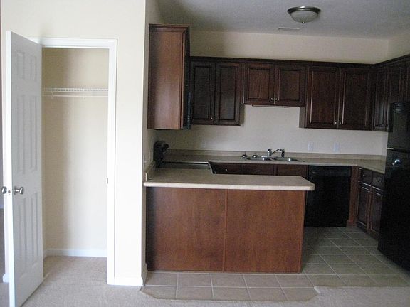 3rd image of 415 Abaco Cir