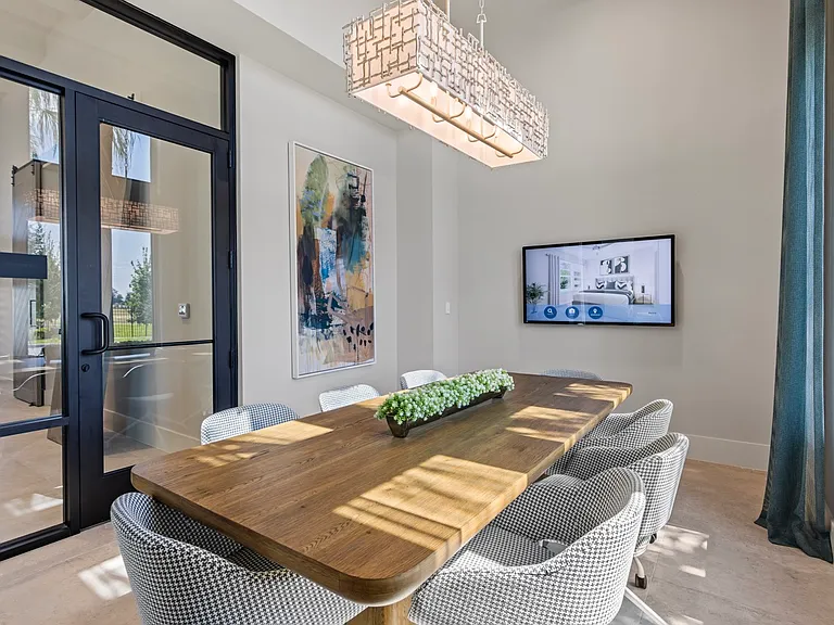 Aston Park Luxury Apartments — Photo 7