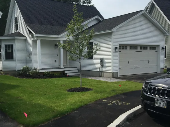 25 Greenfield Dr, Westbrook, ME 04092