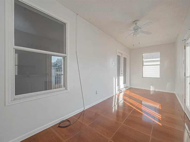 9407 Demsey Mill Dr — Photo 31