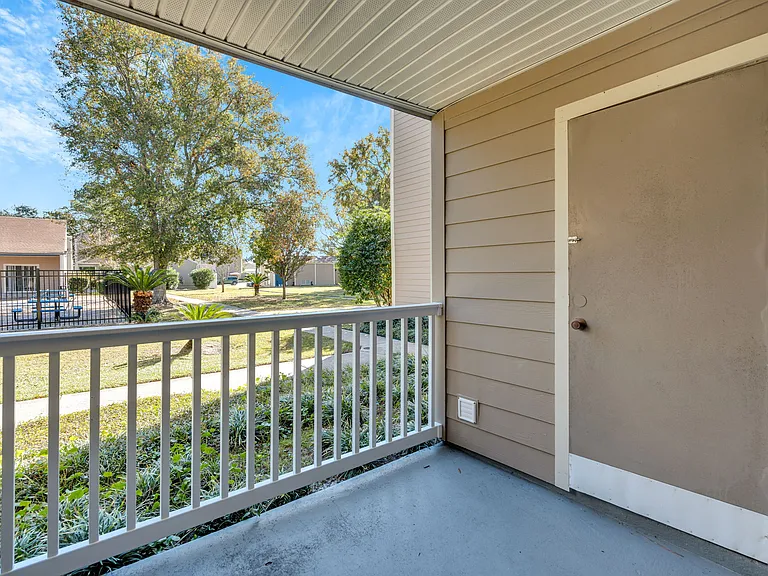 Sunlake Apartments — Photo 22