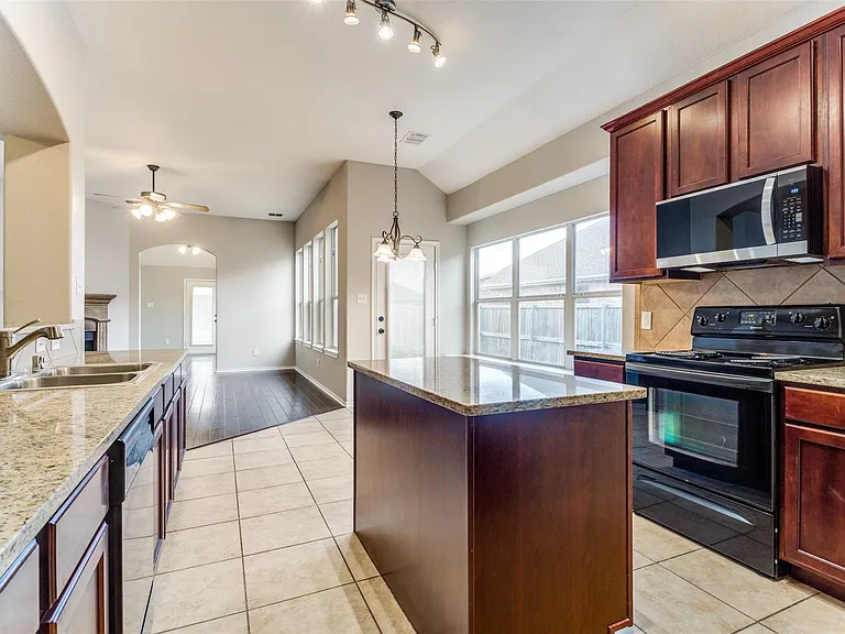 141 Arbordale Way — Photo 7