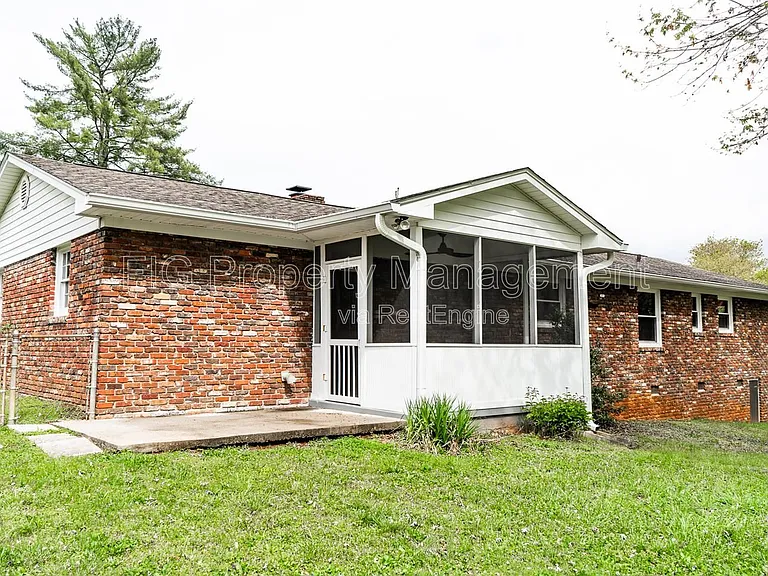 4200 Crestfield Rd — Photo 5